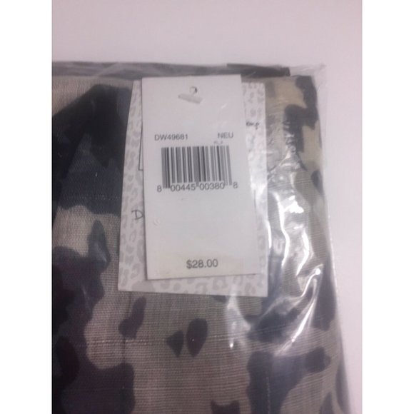 Cejon Stripe Damask Infinity Loop, Retail $28.00 - Picture 4 of 6